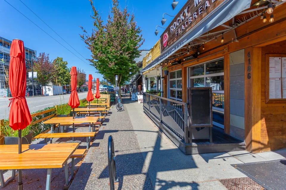 Outdoor neighbourhood dining